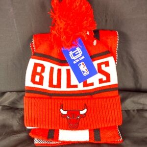 Brand new Chicago Bulls beanie and scarf matching set